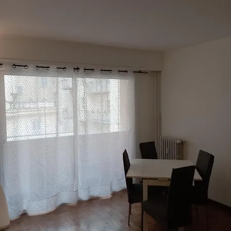 Hotell Joly 2 Pieces A 100 Mt De La *